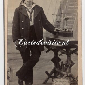 DEN HELDER - BOELSUMS / 007 / matroos - uniform met scheepsmodel