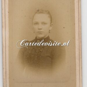 SNEEK / SIEWERS / 007 / knappe jongedame