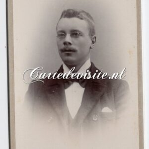 ZWOLLE - DE GRAAF / 008 / man met bril snor en strik