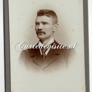 AMSTERDAM / KUIJER / 008 / jongeheer met stropdas en snor