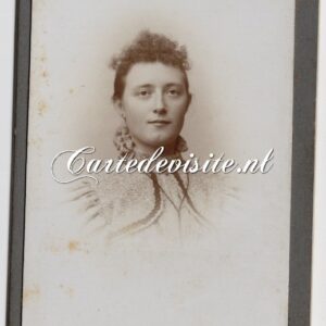 AMSTERDAM / KUIJER / 008 / jongedame