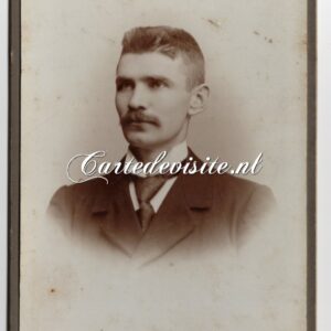 AMSTERDAM / KUIJER / 008 / cabinetfoto jongeheer met snor en stripdas