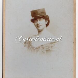 DEN HAAG / CITTERT / 008 / cabinetfoto van dame met jolig petje