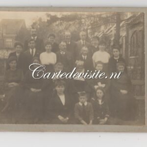 NB/BERGEN OP ZOOM/011/CAB/GROEPSFOTO met versierde kloosterzuster (?)