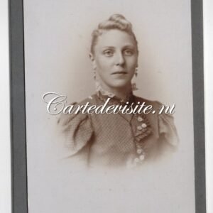 NH/AMSTERDAM/KUIJERS/010/DAME MET OORBELLEN